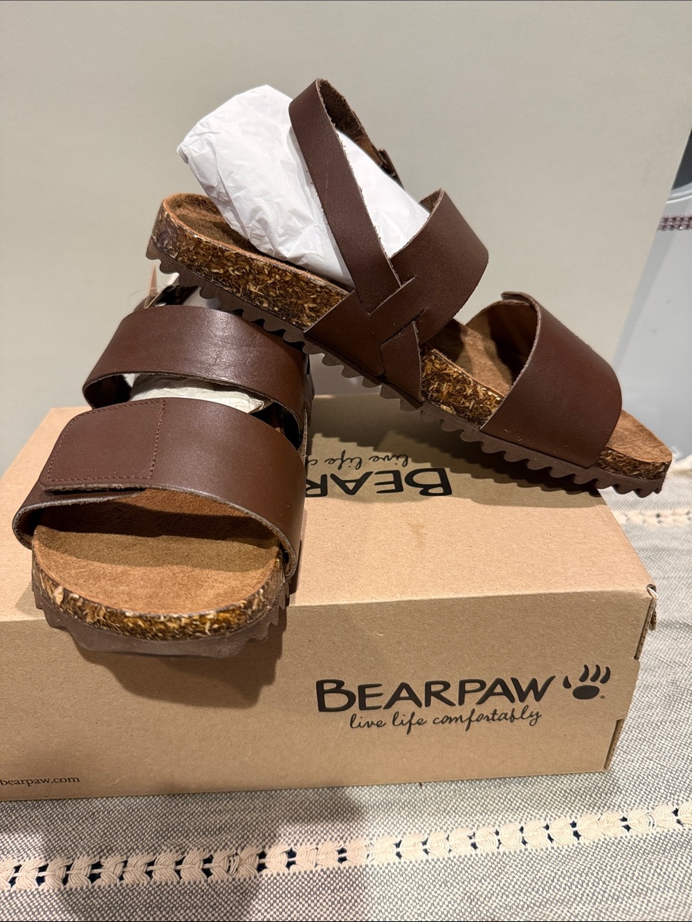 BEARPAW  LEATHER sandles new with box size 10
